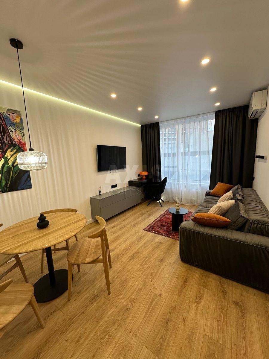 1k apartment nab. Dniprovs'ka 15К1