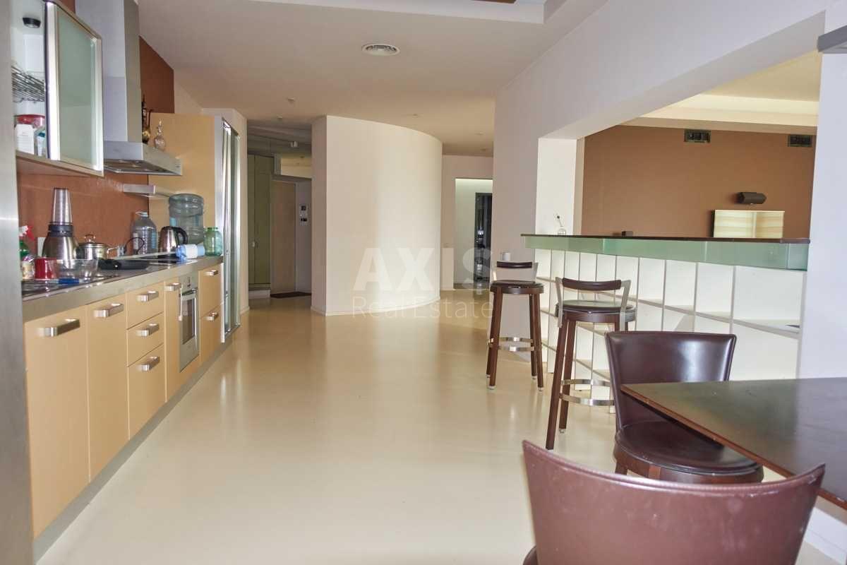 4k apartment vul. Staronavodnyc'ka 130