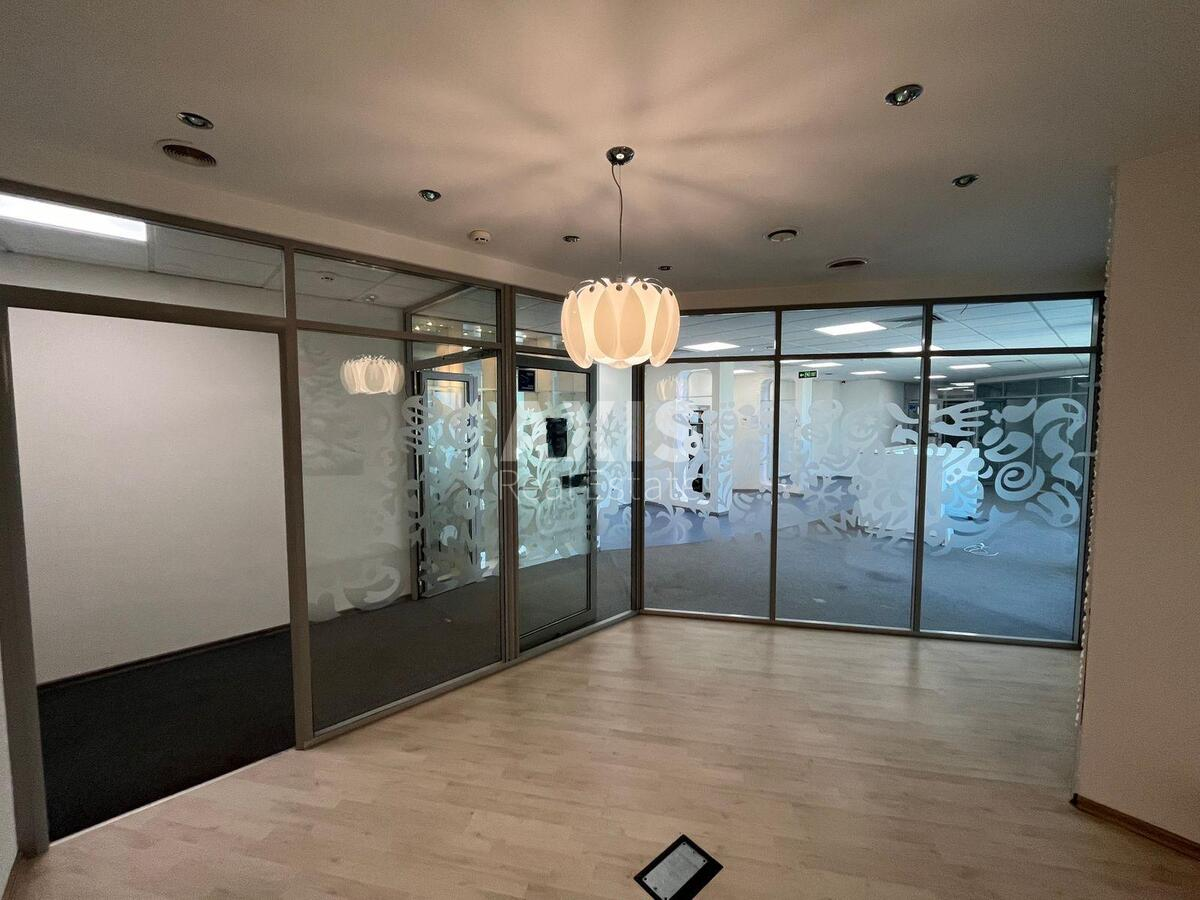 Office vul. Degtjarivs'ka 27Т, 685m2