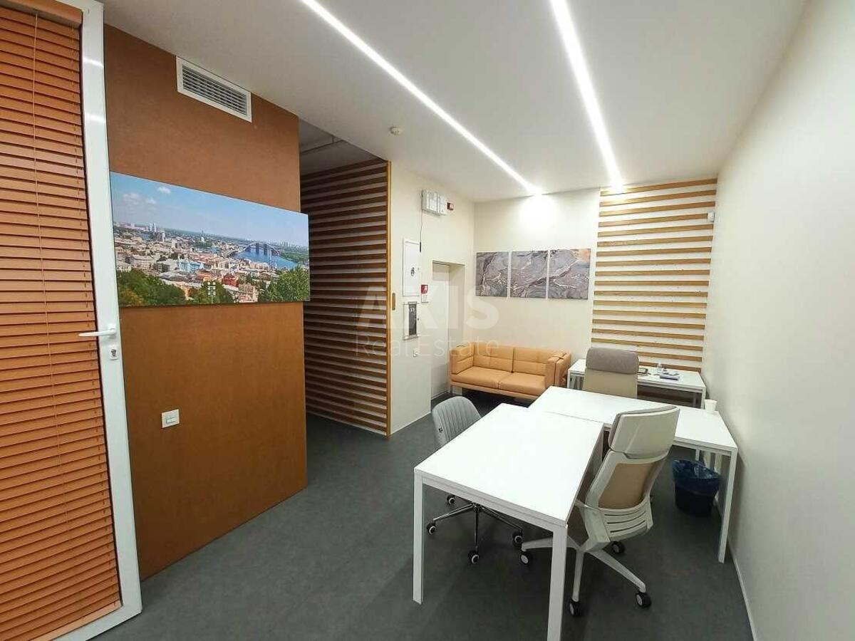 Office vul. Ahmatovoi' Anny 22, 106m2581967