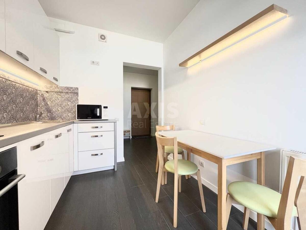 1k apartment vul. Bogatyrs'ka 6А