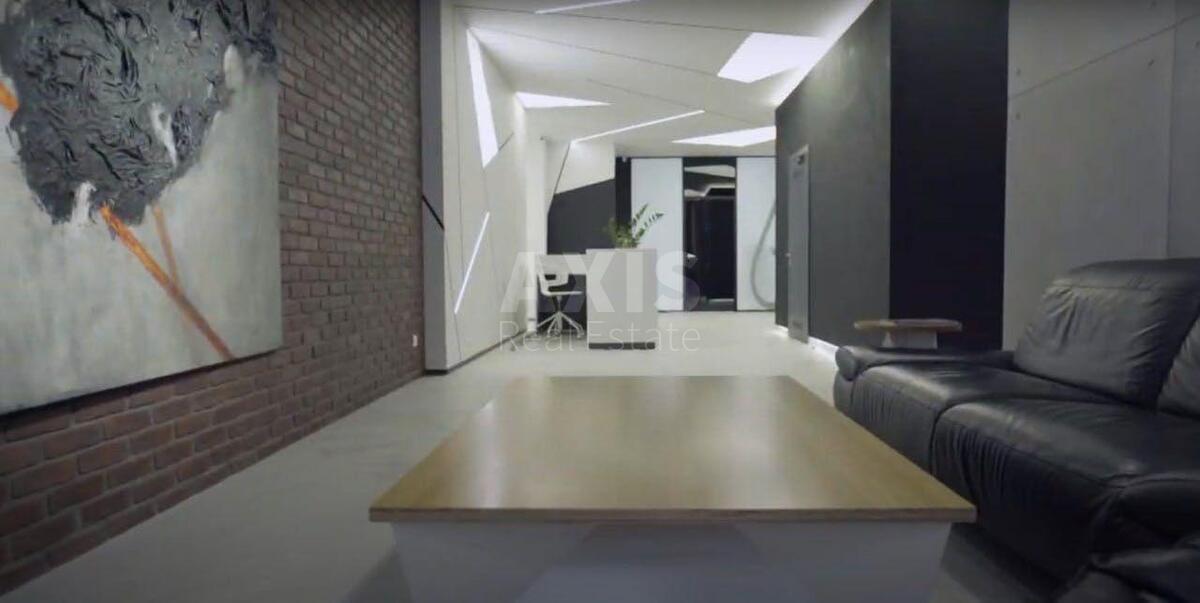 Office vul. Jevgena Konoval'cja 36, 195m25