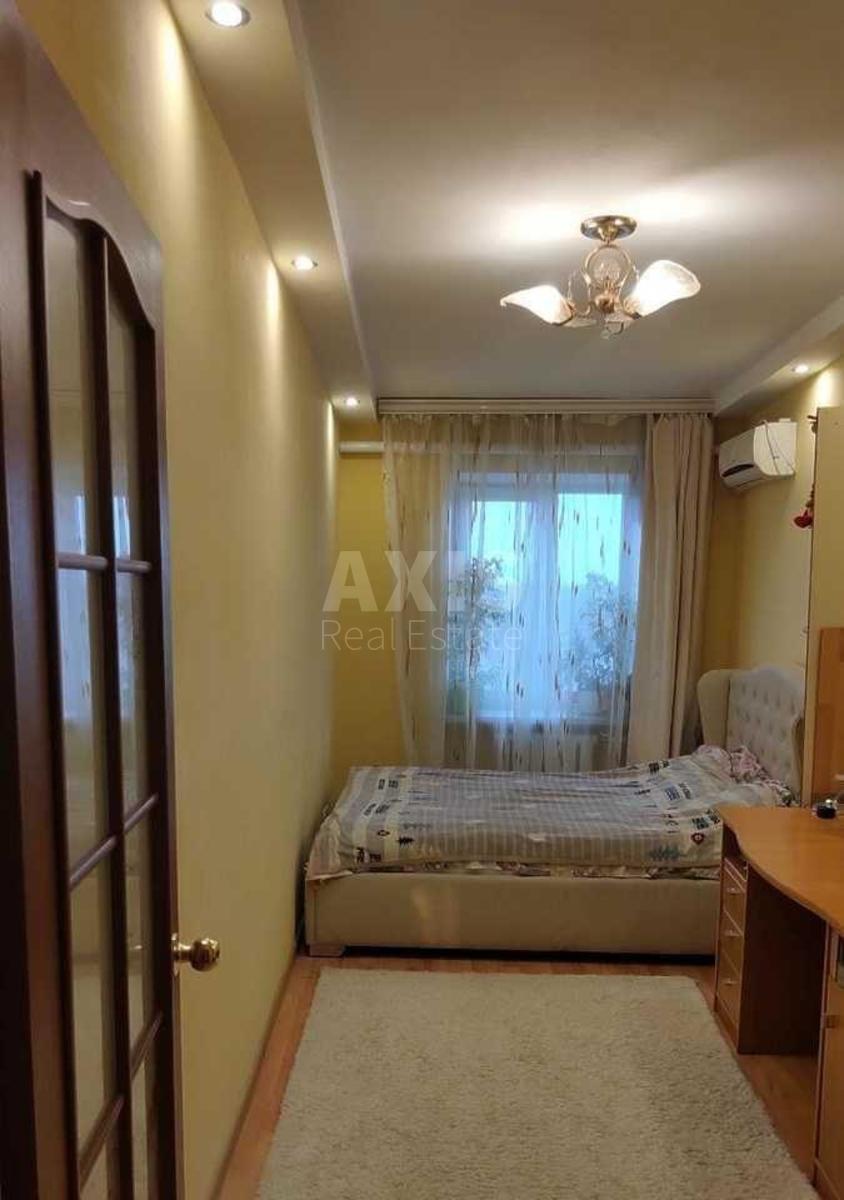 3k apartment vul. Vos'mogo Bereznja 71