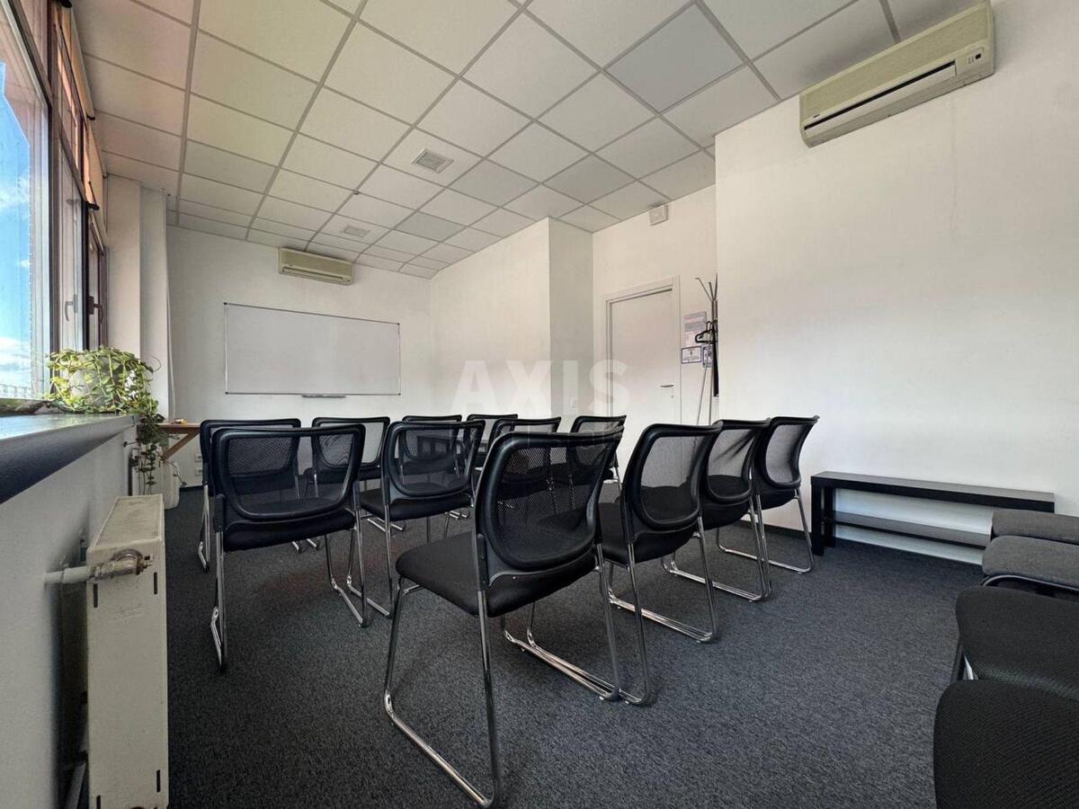 Office pr-t Peremogy 26, 468m210