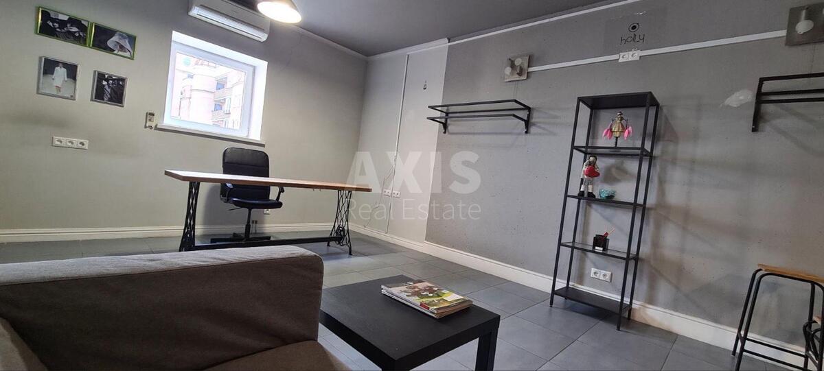 Office vul. Golosii'vs'ka 13, 61m22
