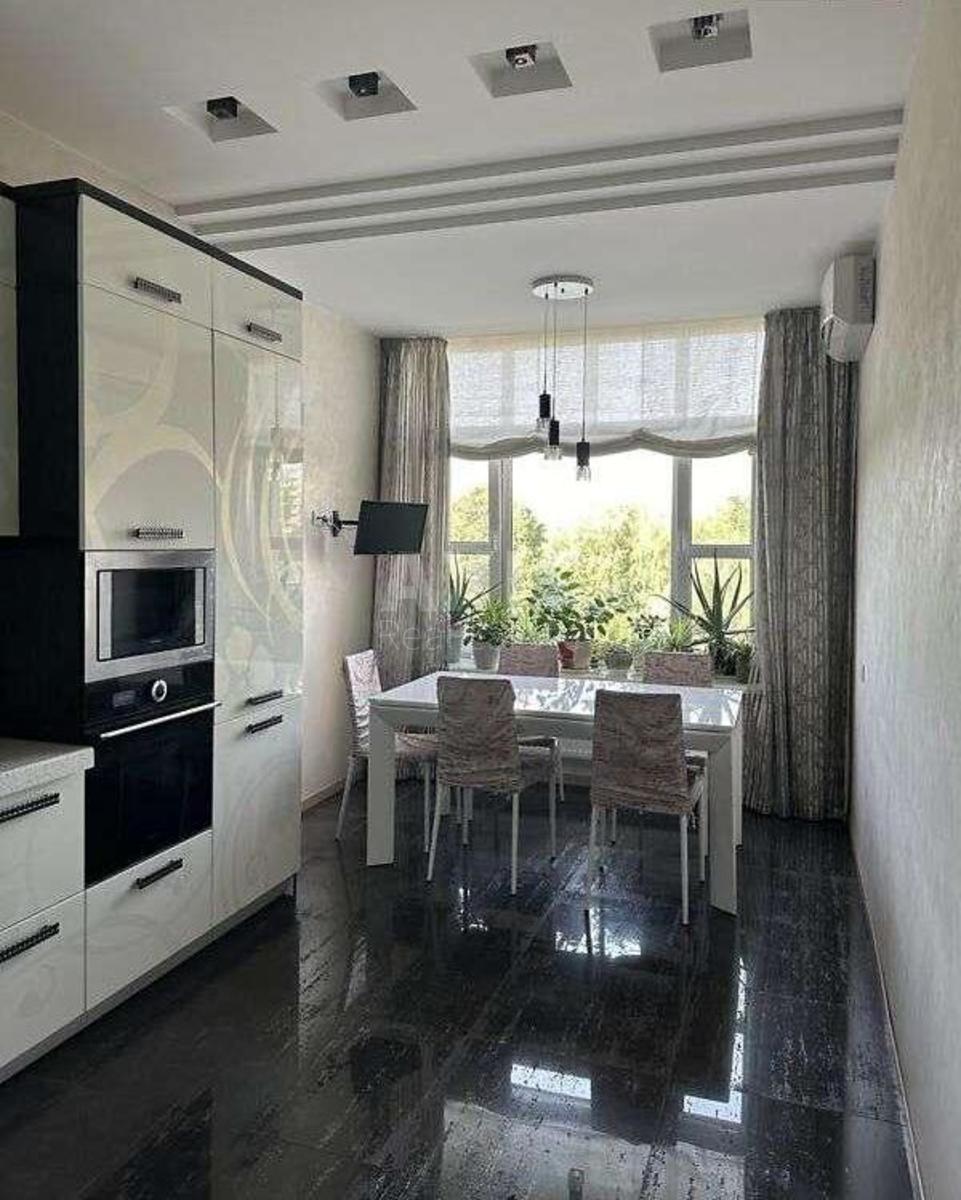 3k apartment vul. Parkovo-Syrec'ka 4В1