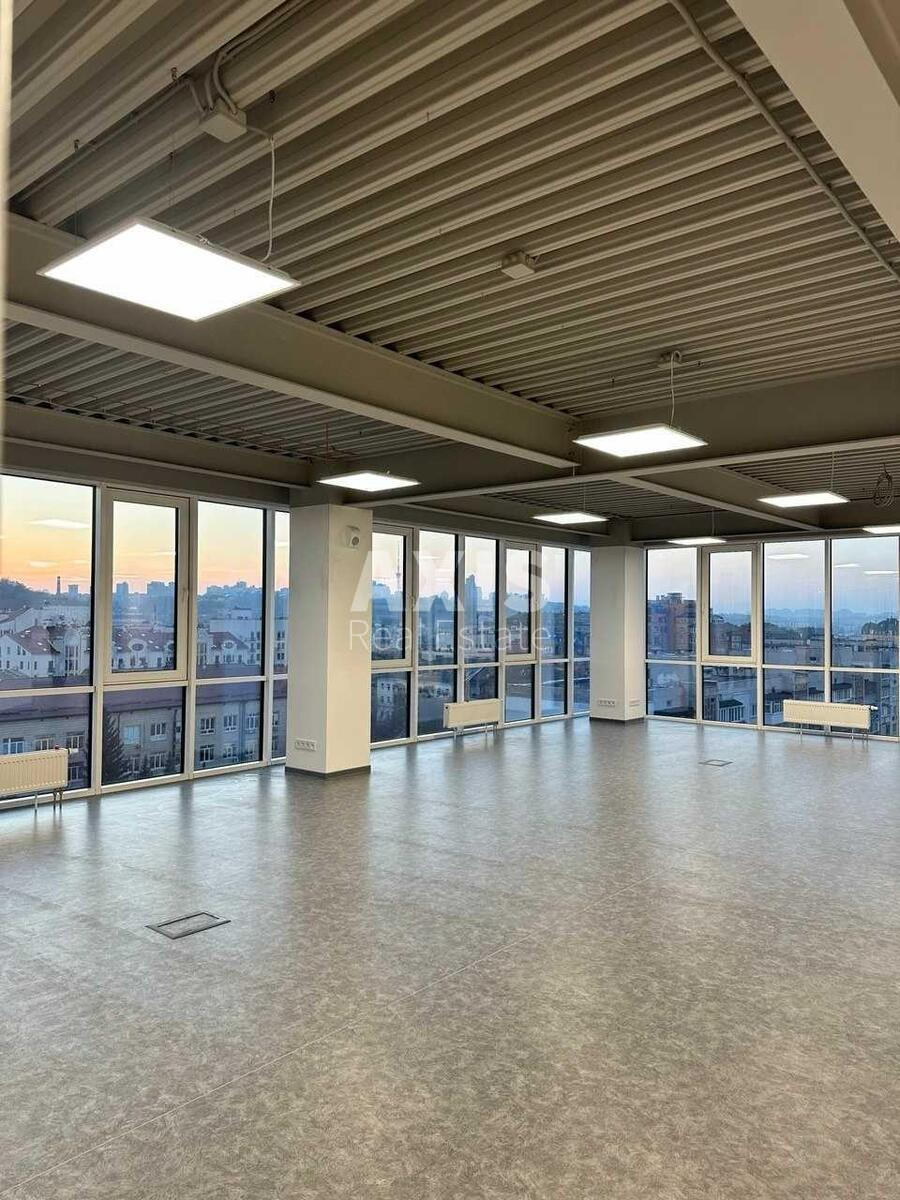 Office vul. Pochajnyns'ka 38/44, 500m26