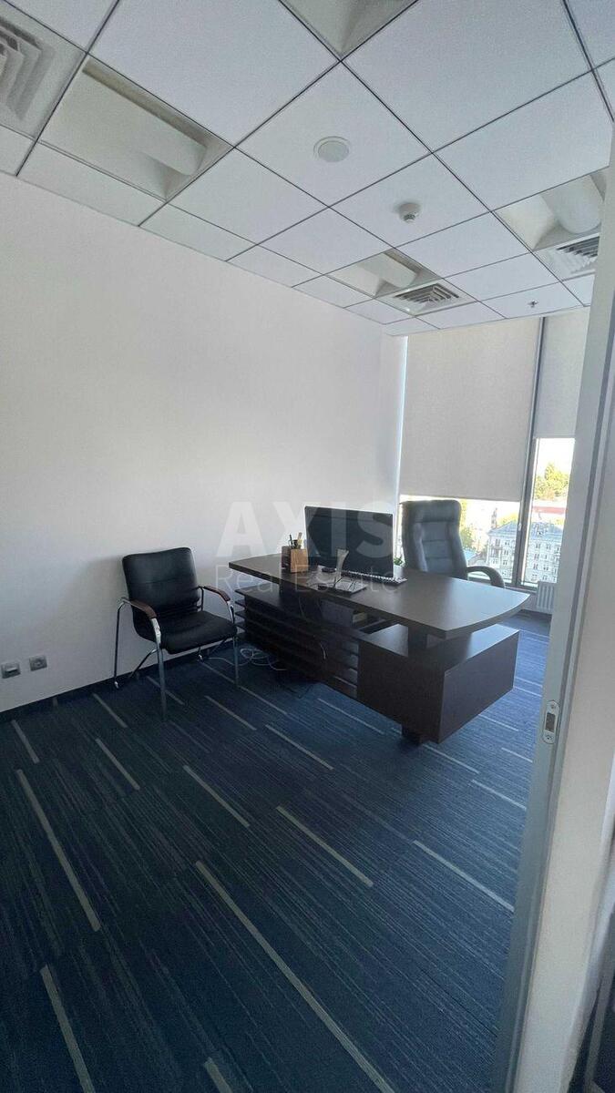 Office pl. Sportyvna 1А, 350m20