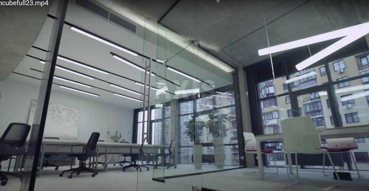 Office vul. Jevgena Konoval'cja 36, 195m26