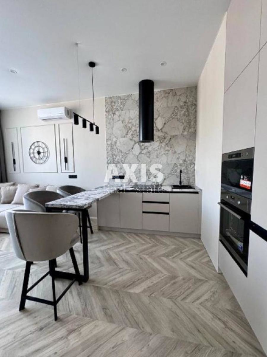 2k apartment vul. Dragomyrova Myhajla 18
