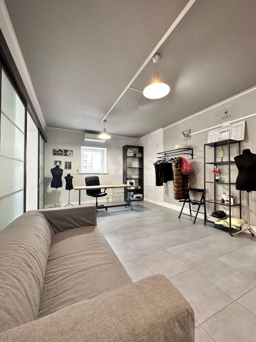 Office vul. Golosii'vs'ka 13, 61m23