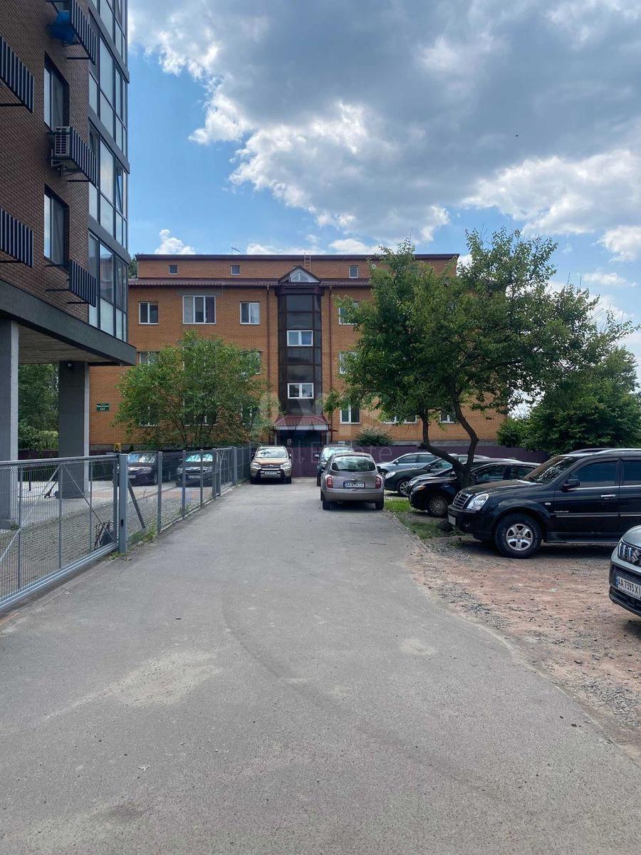 3k apartment vul. Pozhars'kogo 6810