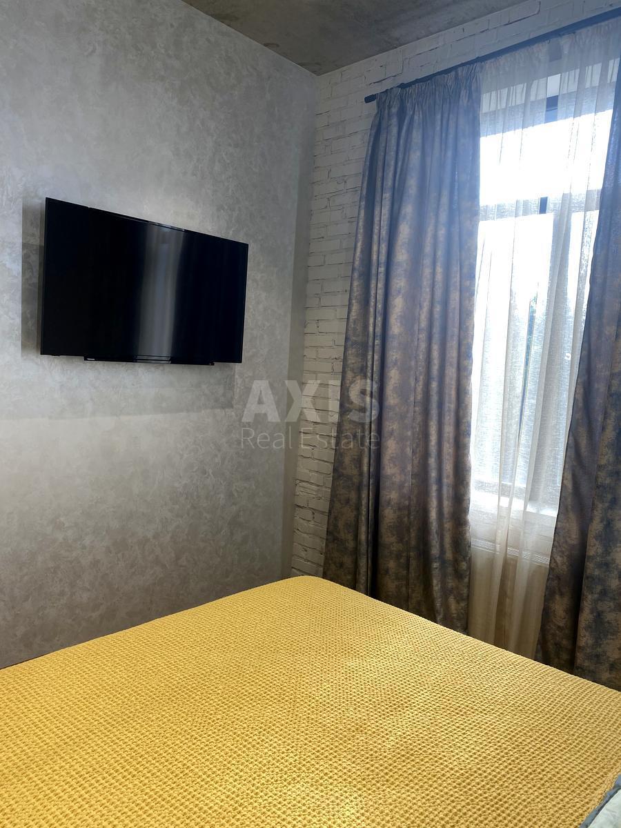 1k apartment pr-t Berestejskij 42631926