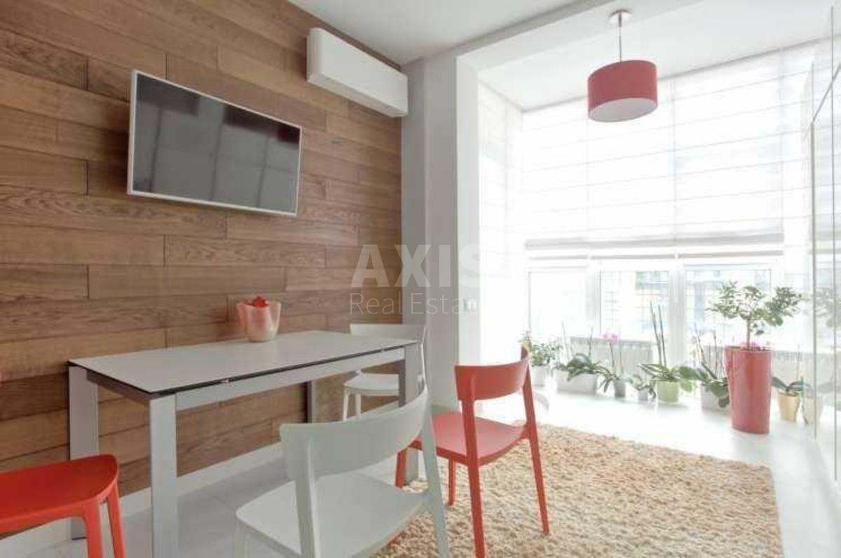 3k apartment vul. Dragomyrova Myhajla 180