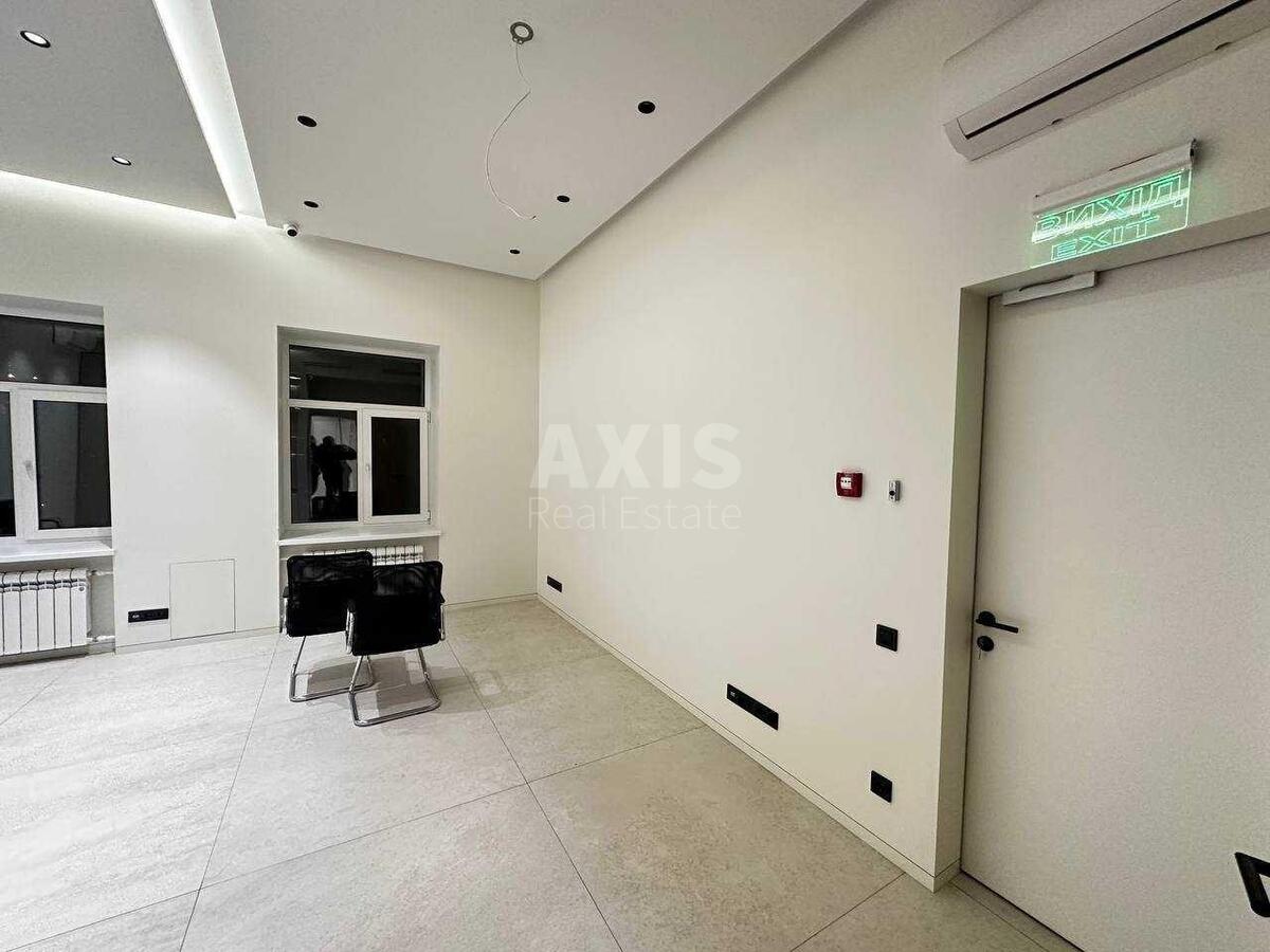 Office prov. Kutuzova 3, 250m27