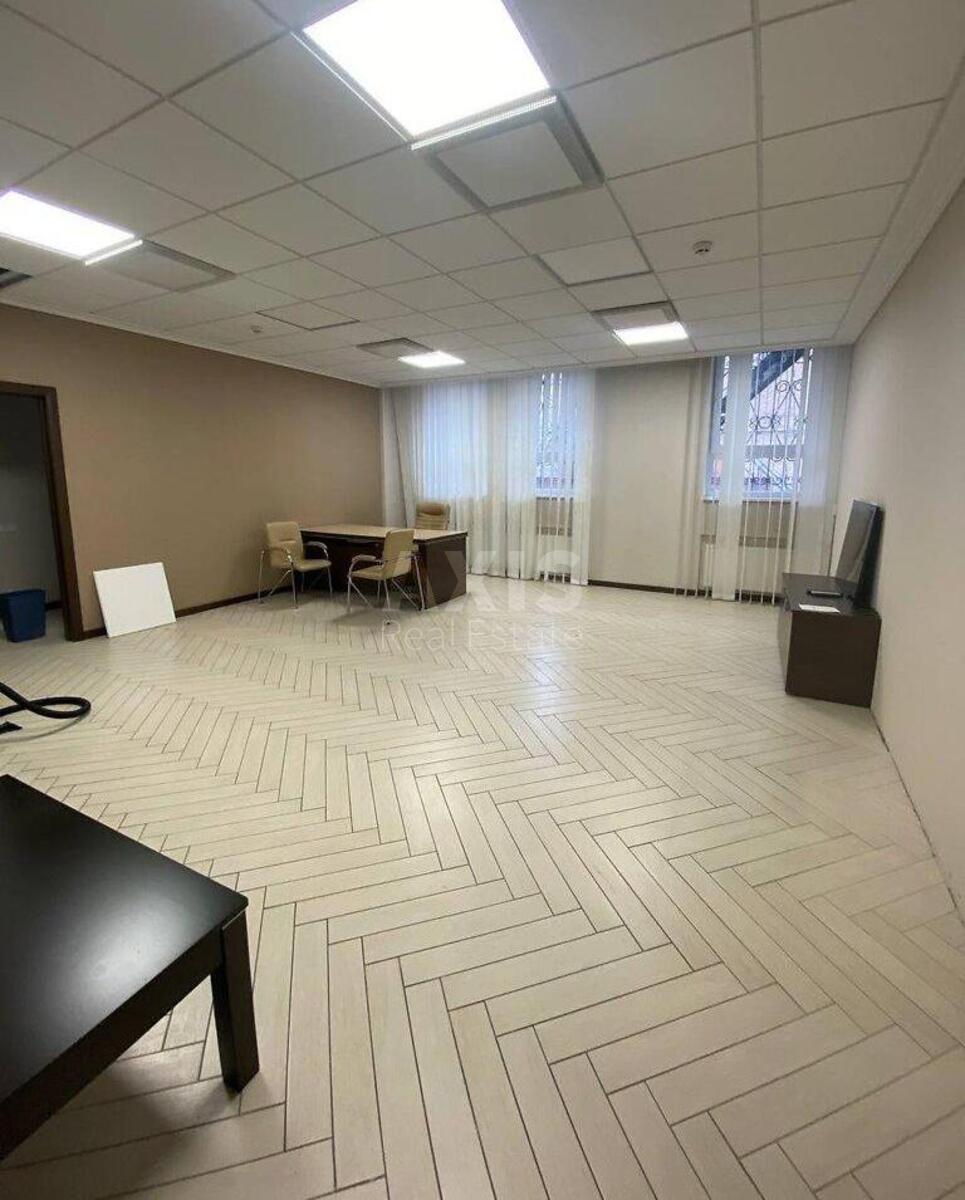 Office vul. Rustaveli Shota 44, 132m2641013