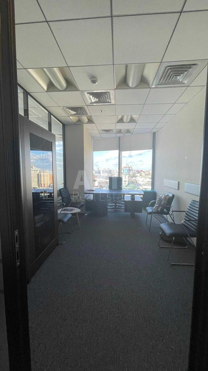 Office pl. Sportyvna 1А, 350m22