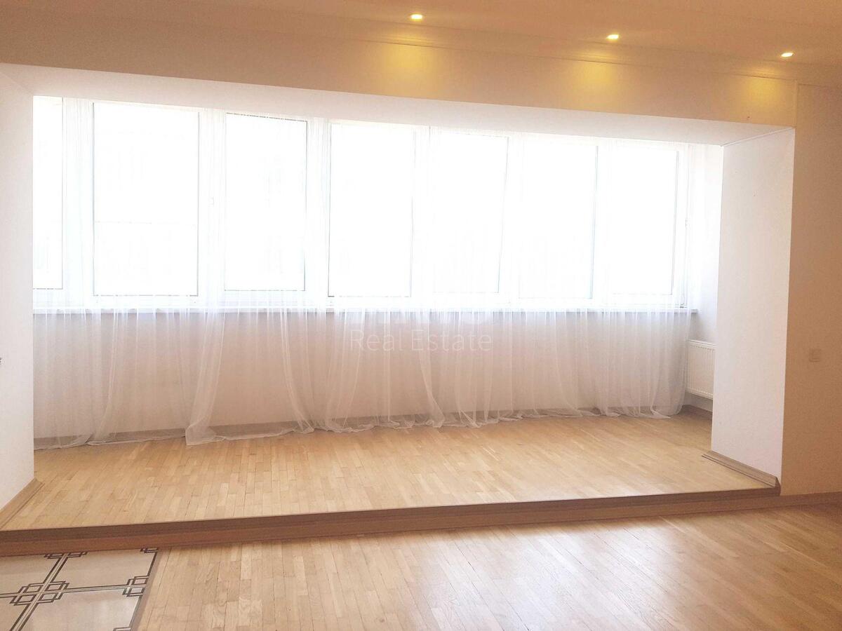 3k apartment vul. Turgenjevs'ka 45/490