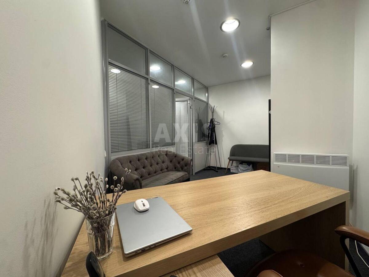 Office pr-t Peremogy 26, 468m213