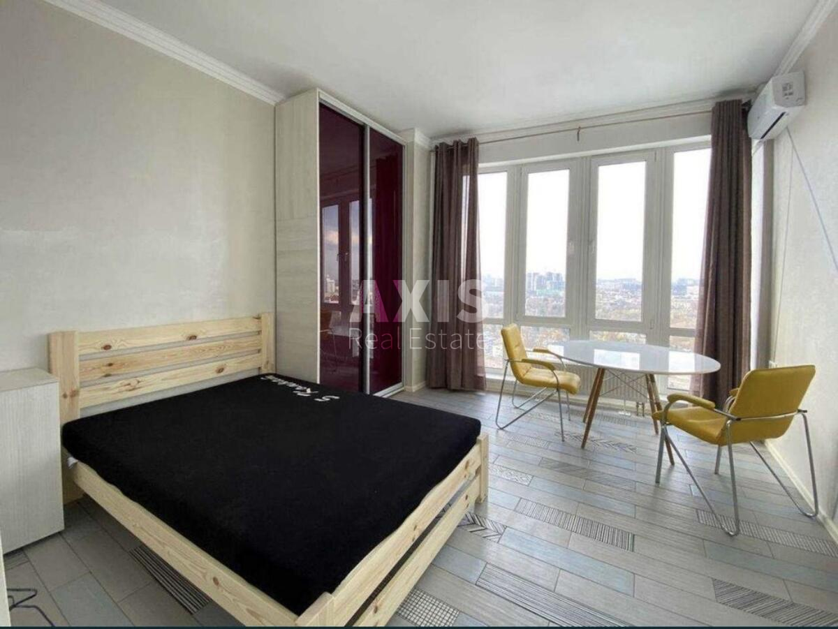 4k apartment vul. Kyrylo-Mefodii'vs'ka 2530901