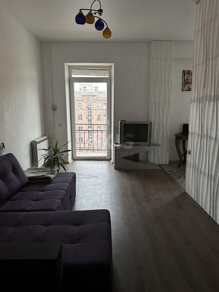 3k apartment vul. Kyrylivs'ka 131