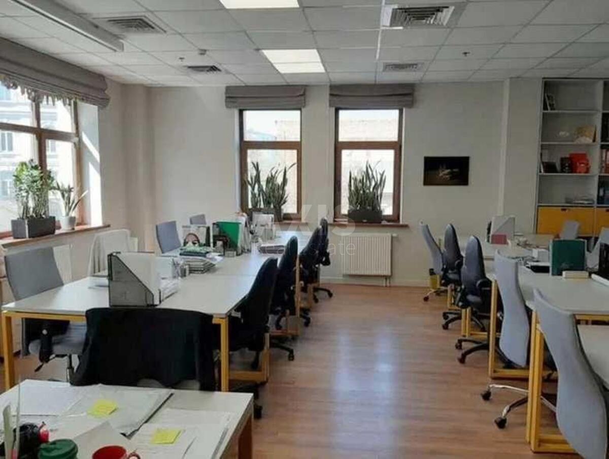 Office vul. Sagajdachnogo Petra 33, 3700m2596004