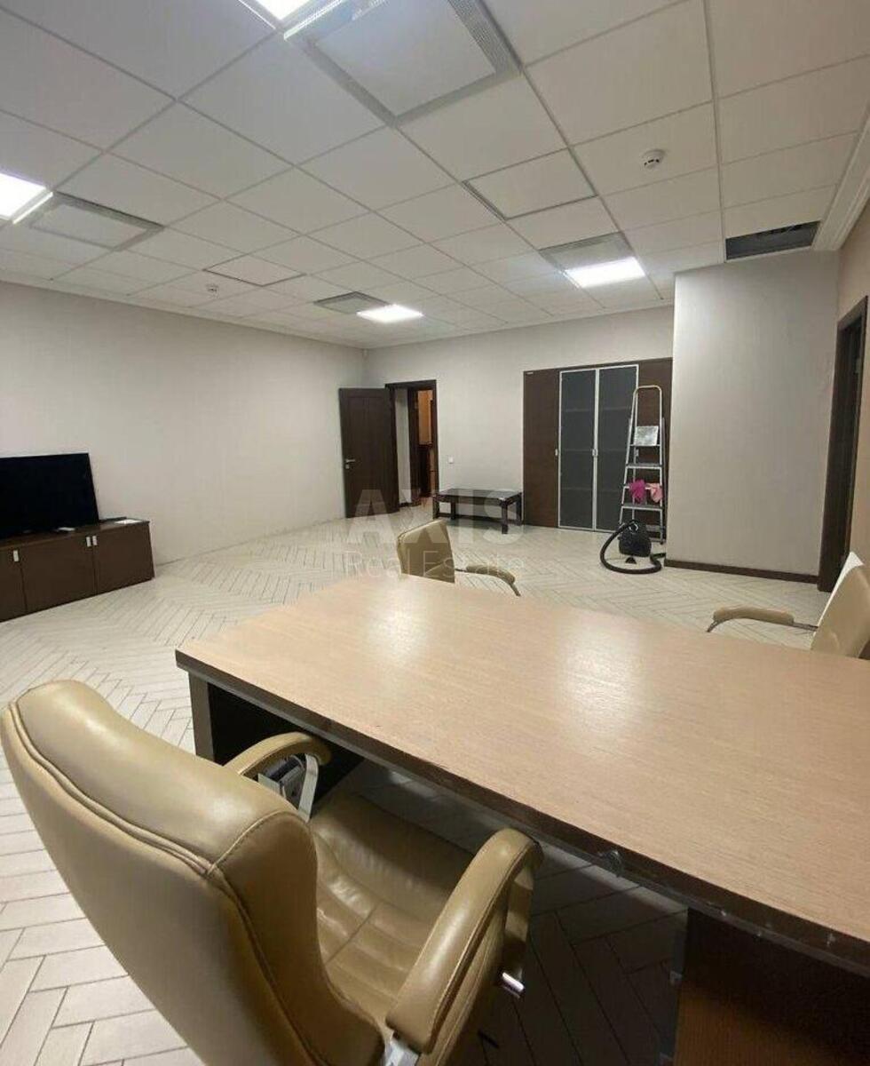 Office vul. Rustaveli Shota 44, 132m2641014