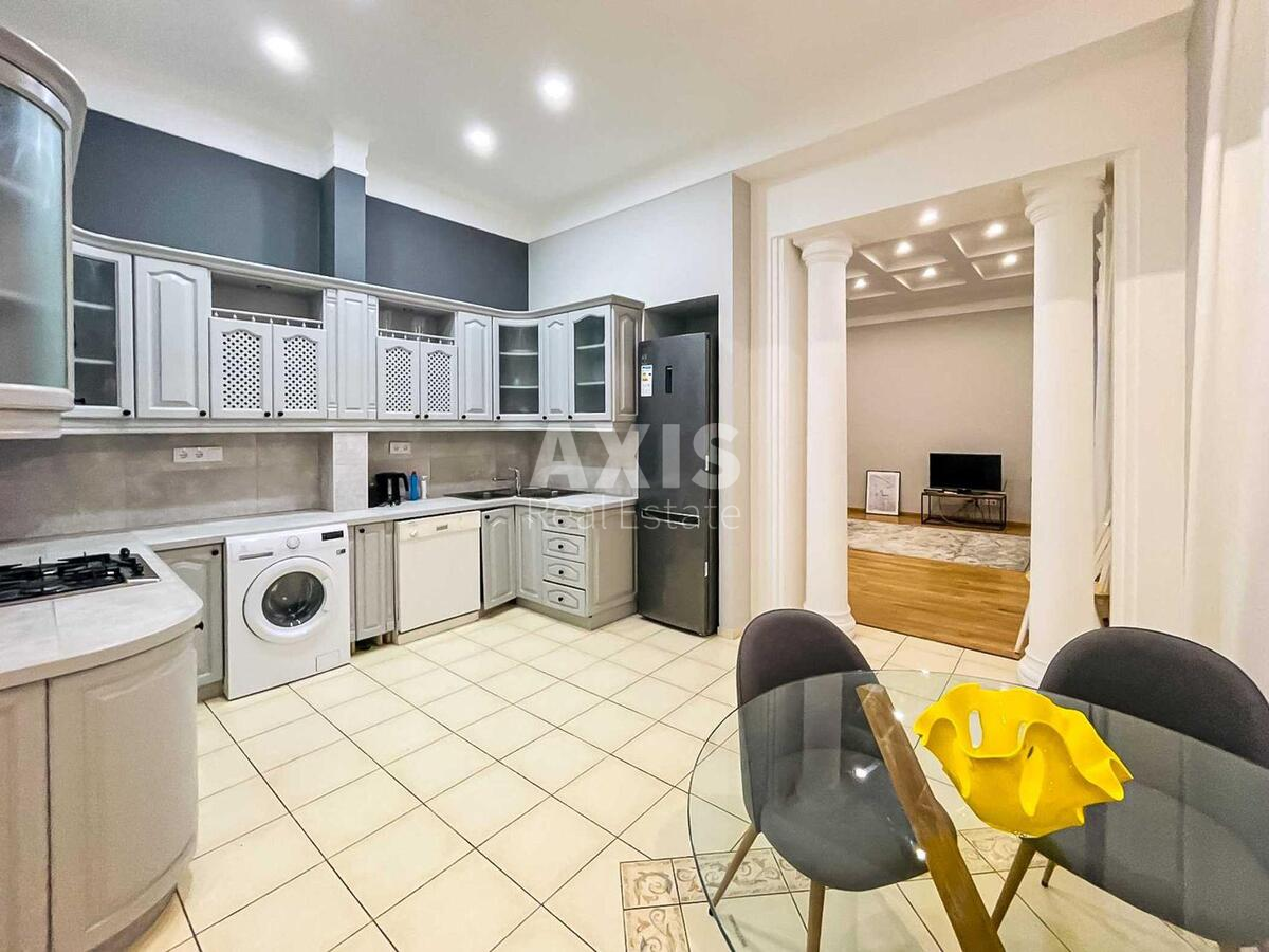 3k apartment vul. Zolotovorits'ka 4