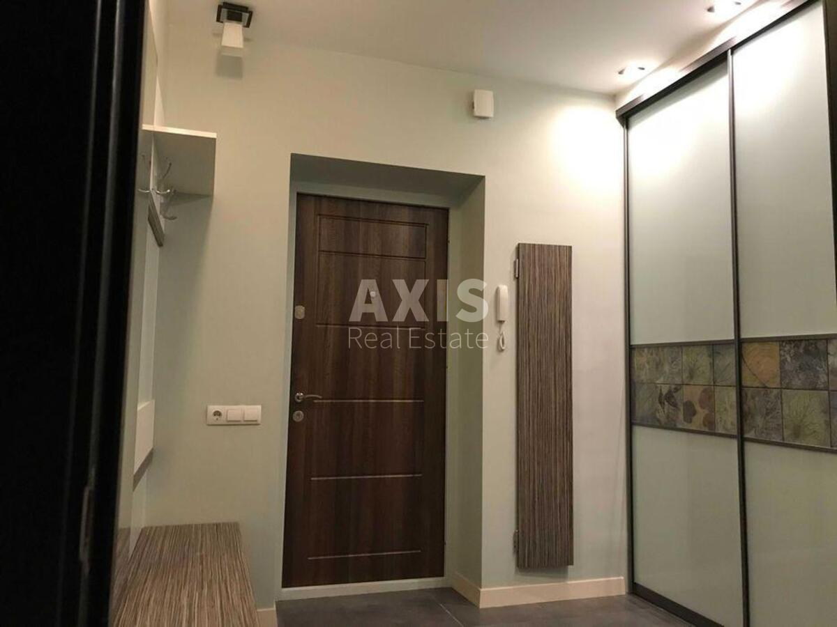 1k apartment vul. Zamkovec'ka 1025