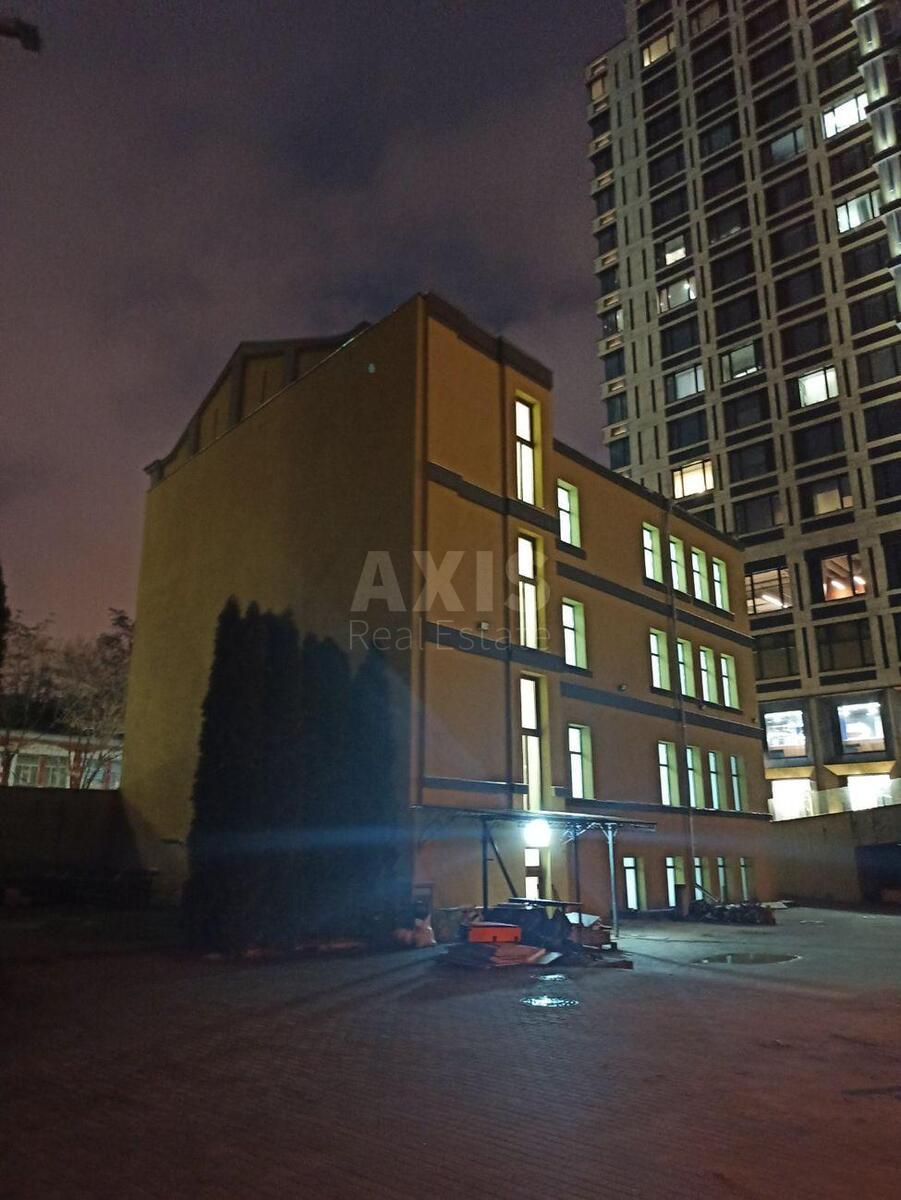 Office vul. Zhyljans'ka 19, 800m21