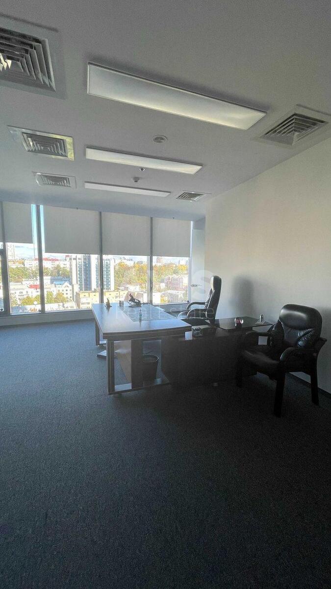 Office pl. Sportyvna 1А, 350m24