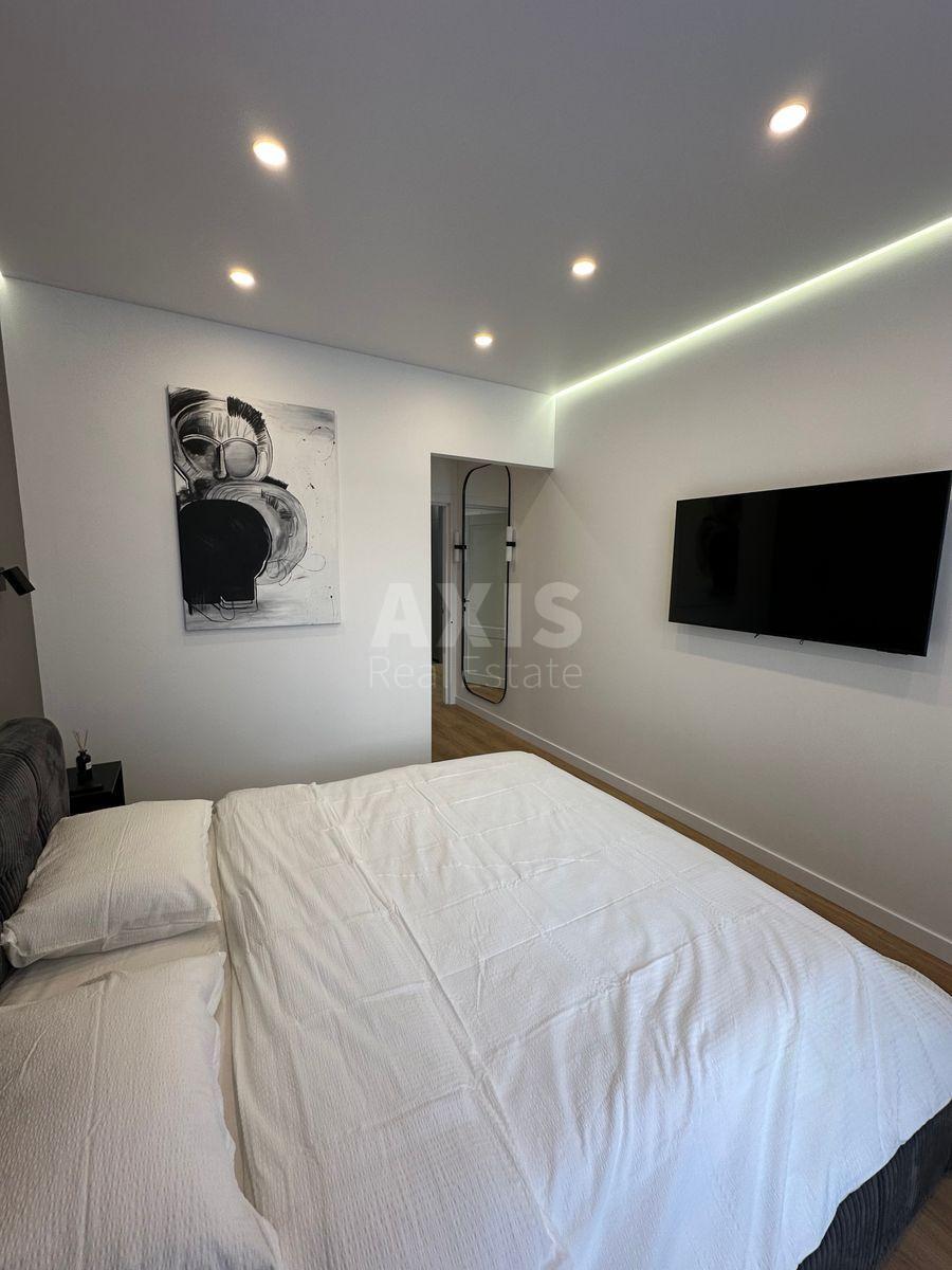 1k apartment nab. Dniprovs'ka 15К4