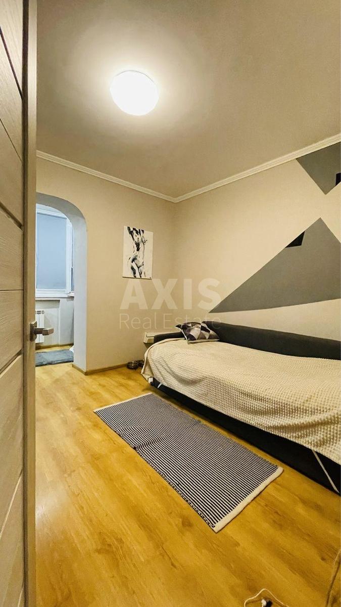 1k apartment nab. Dniprovs'ka 15