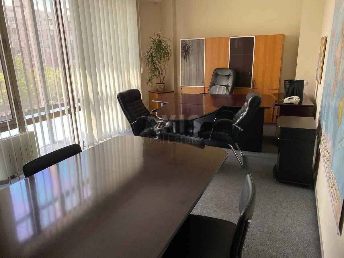 Office vul. Kyrylivs'ka 160, 517m2598902