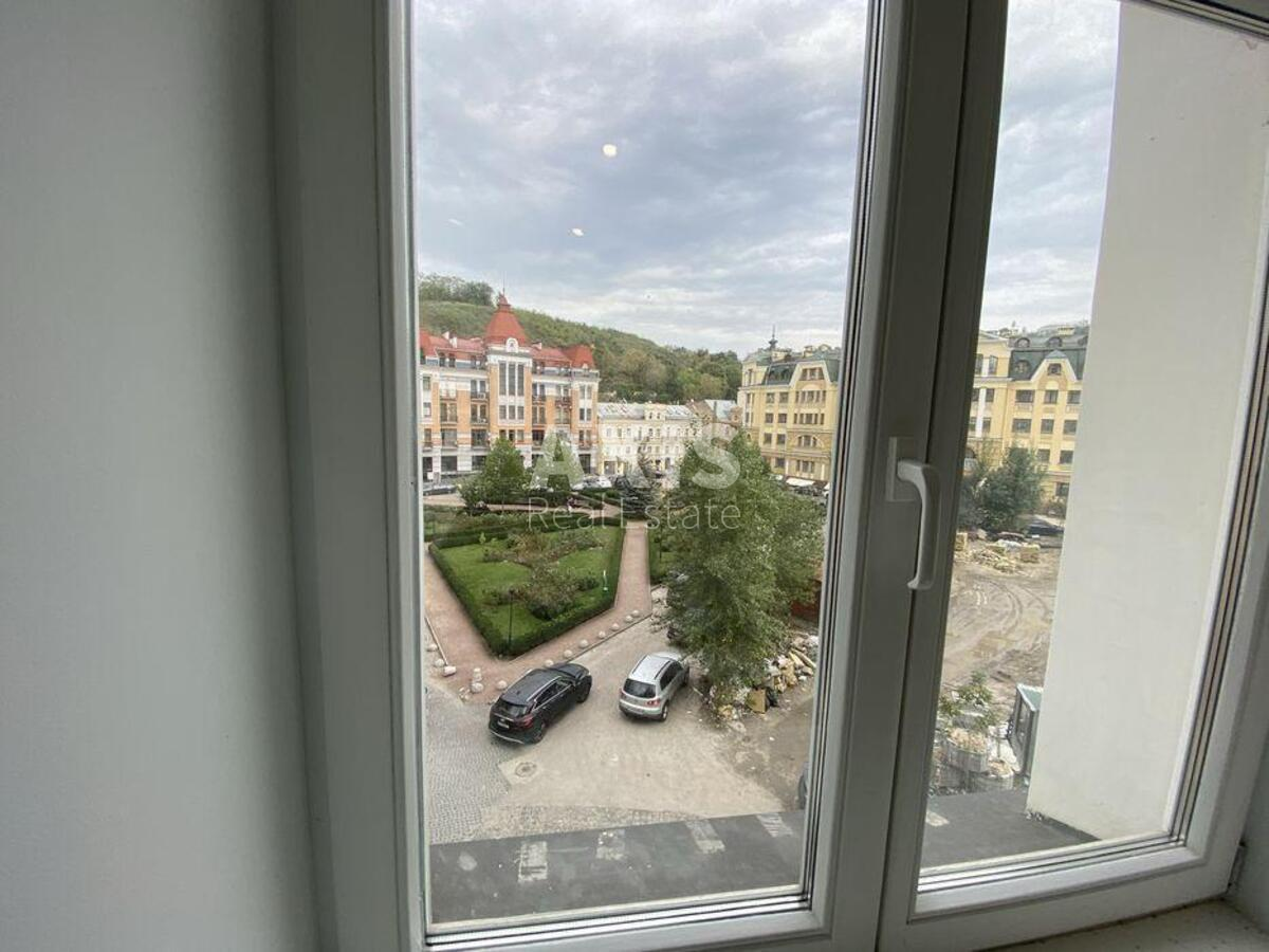 3k apartment vul. Vozdvyzhens'ka 1810