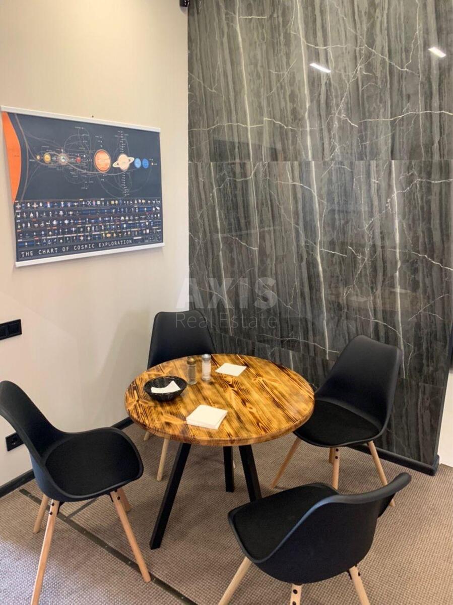 Office vul. Jevgena Konoval'cja 44А, 164m24