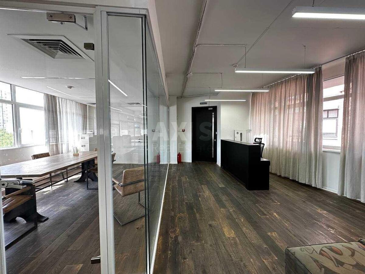 Office bul. Lesi Ukrai'nky 23, 232m2572572