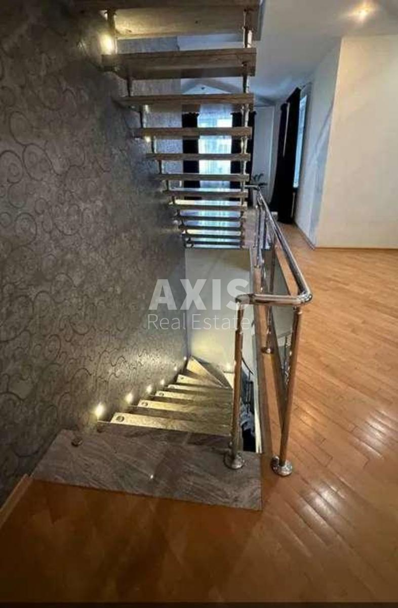 4k apartment vul. Sribnokil's'ka 3А5