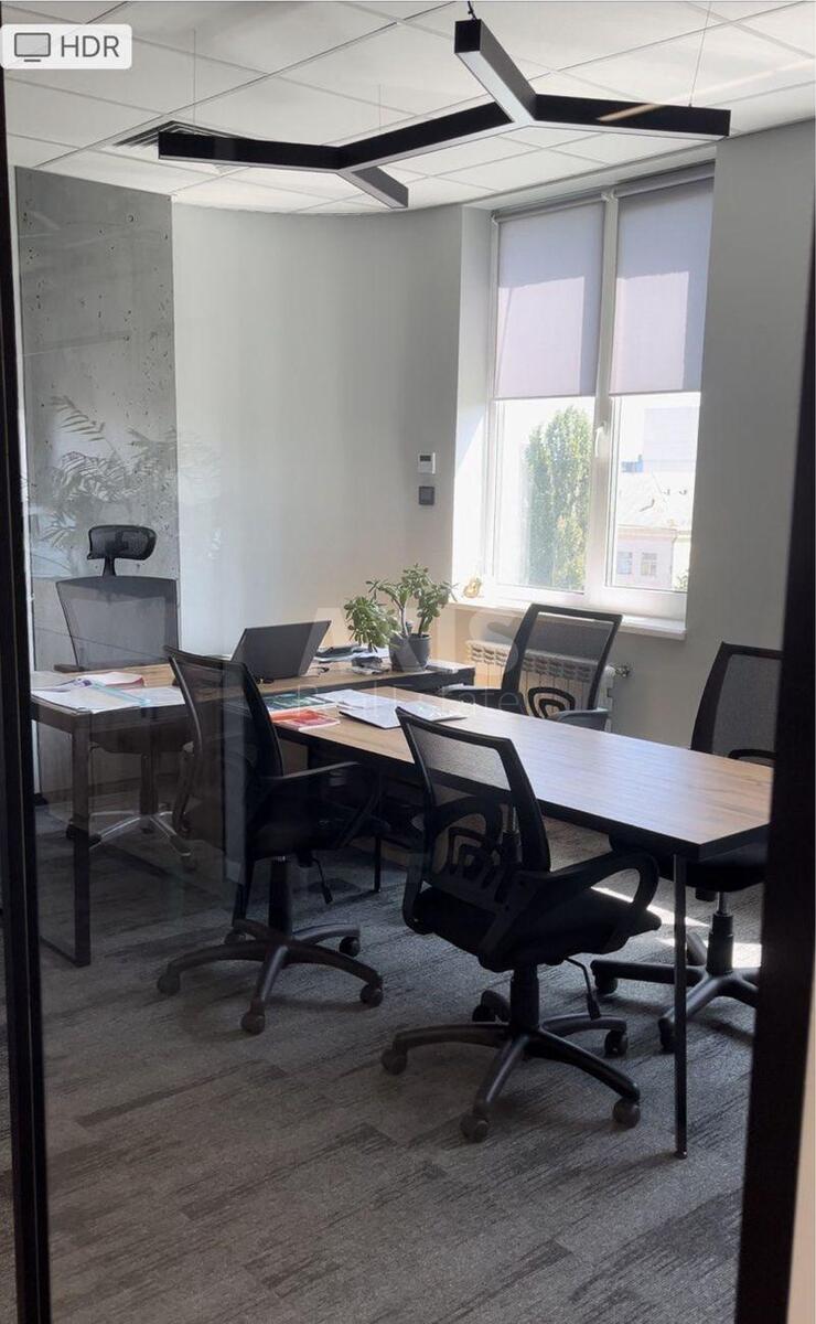 Office vul. Kostjantynivs'ka 75, 114m22