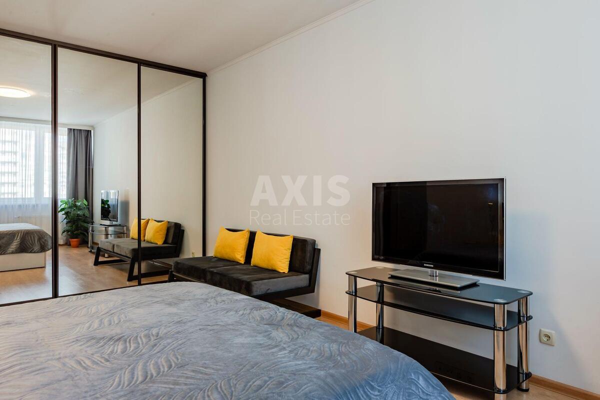 1k apartment vul. Ahmatovoi' Anny 307