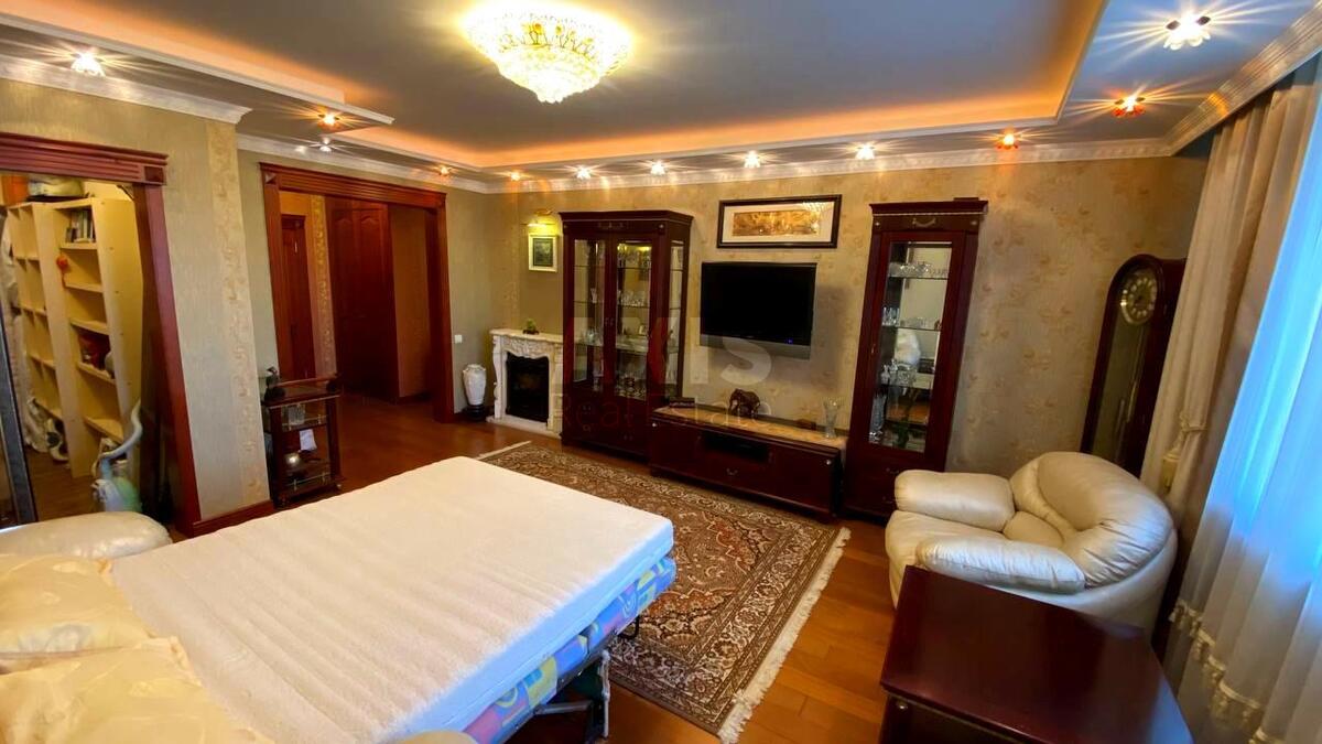 1k apartment vul. Sribnokil's'ka 1632482