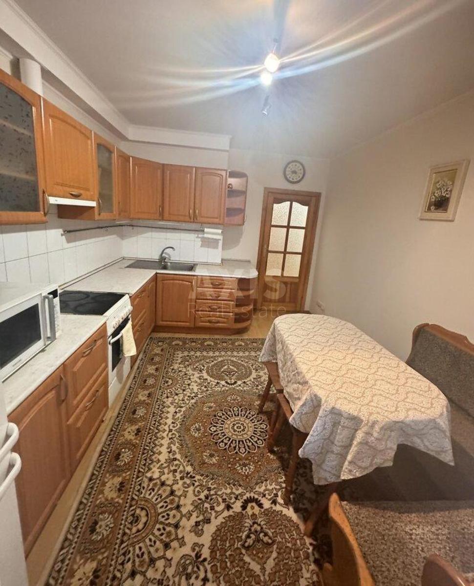 3k apartment vul. Pryluzhna 4/154