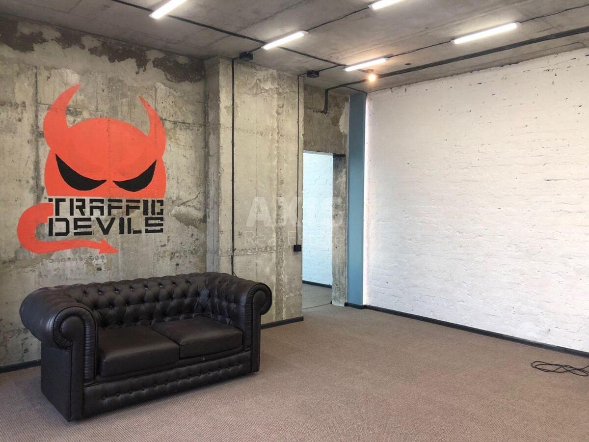 Office vul. Jevgena Konoval'cja 44А, 164m22