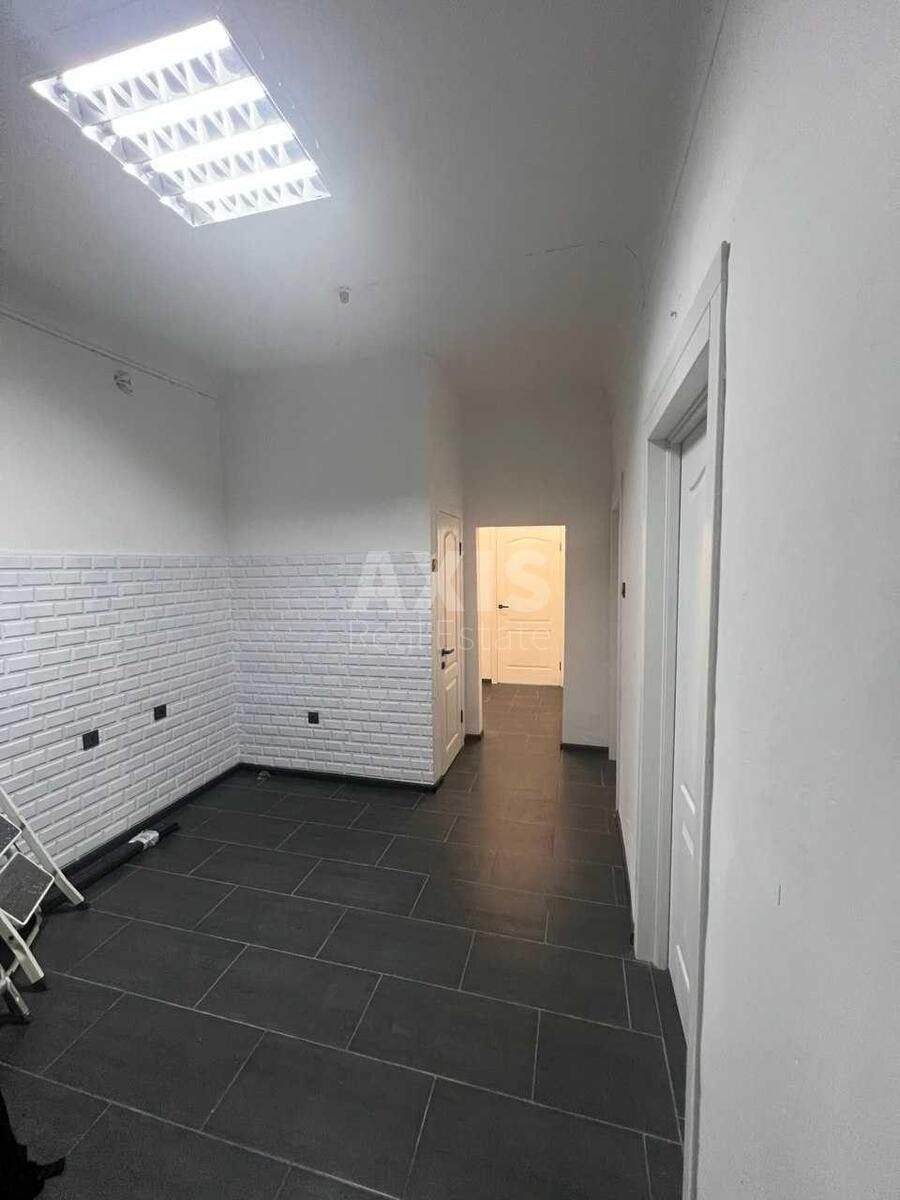 Trade object vul. Kyrylivs'ka 118/2, 110m25811410