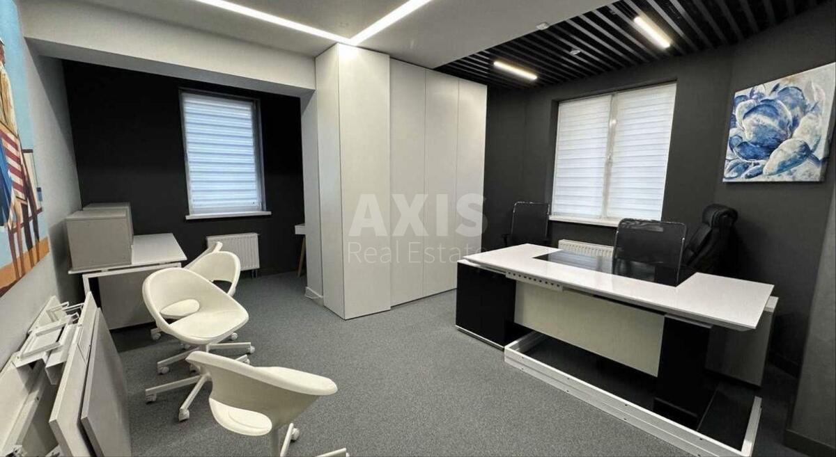 Office vul. Jevgena Konoval'cja 34, 210m23