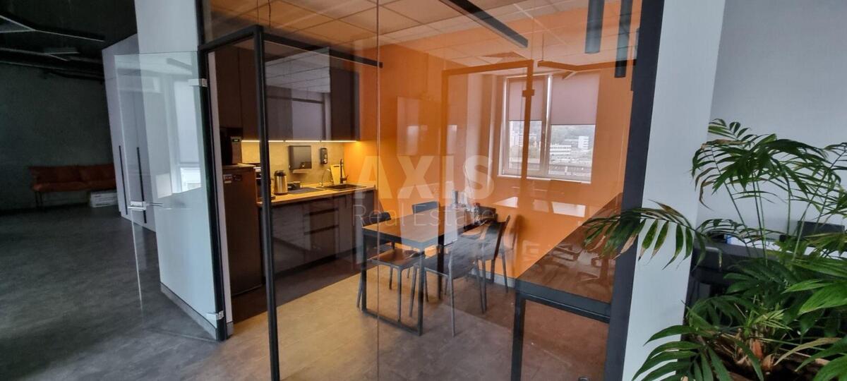 Office vul. Kostjantynivs'ka 75, 114m23