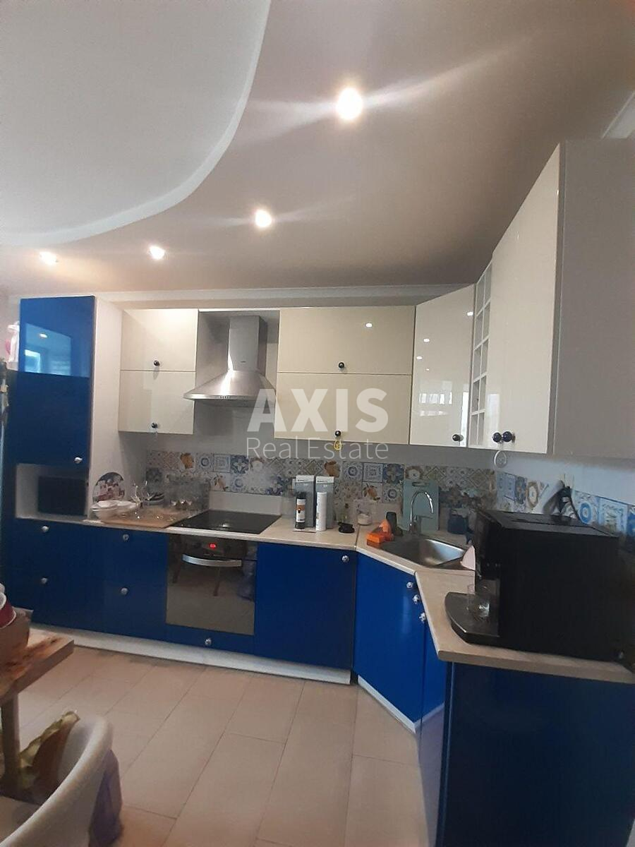 3k apartment vul. Kyrylo-Mefodii'vs'ka 2