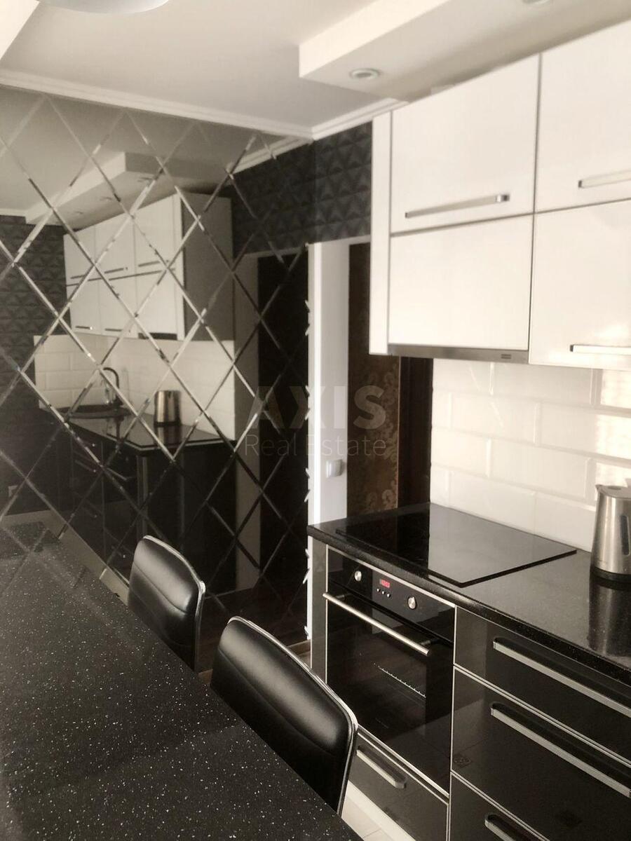 1k apartment vul. Rusovoi' Sofii' 30