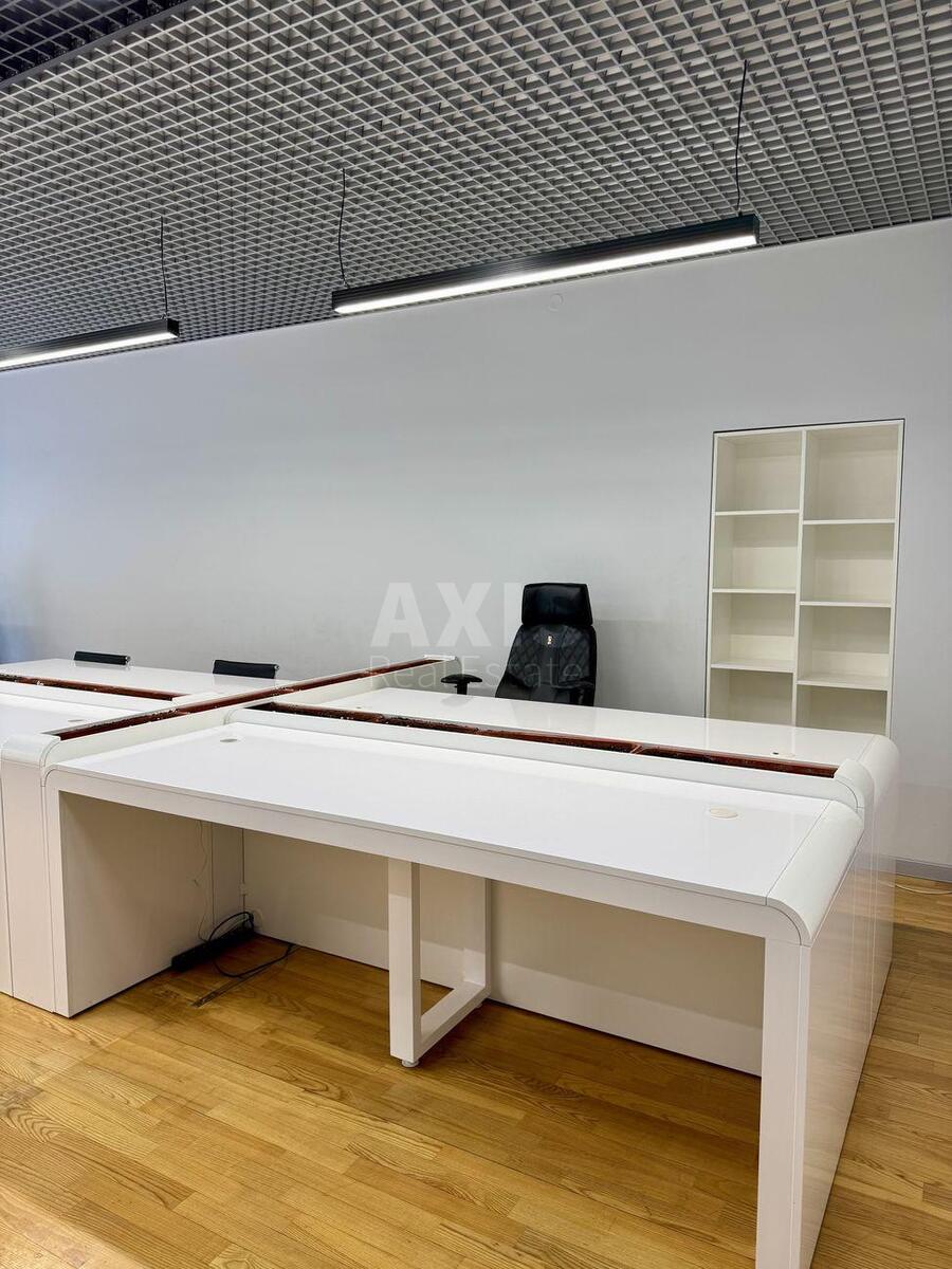 Office pr-t Geroi'v Stalingrada 8, 120m23