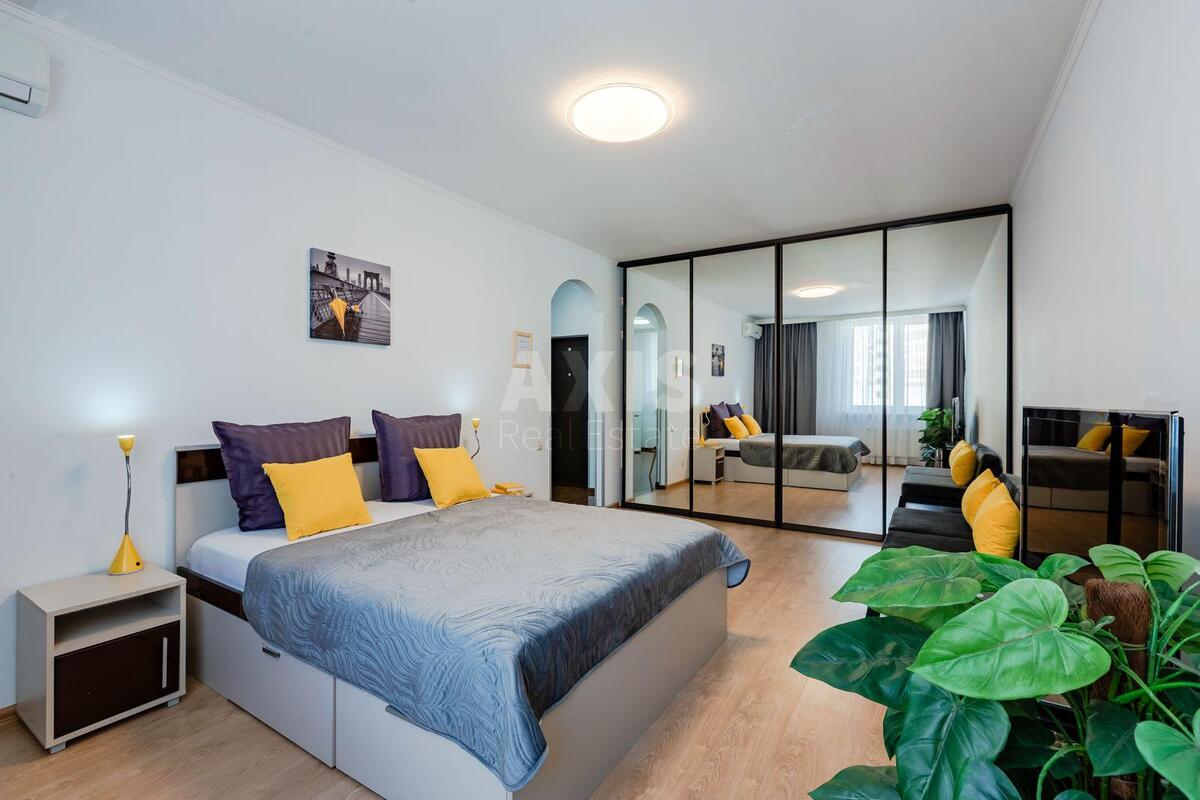 1k apartment vul. Ahmatovoi' Anny 309